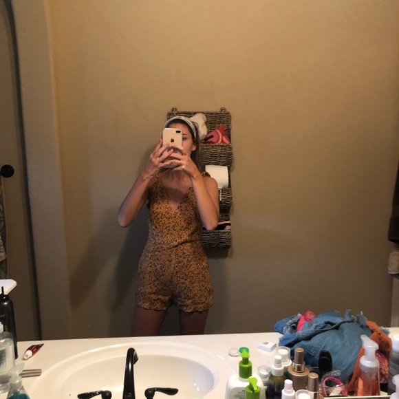 cute romper from urban outfitters - Picture 1 of 3